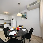 Appartement Gravic 2 *